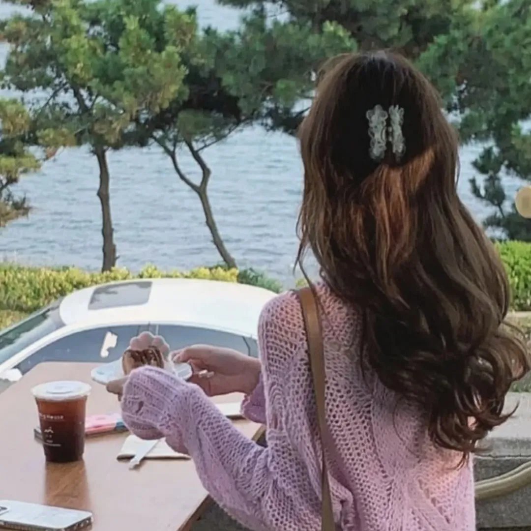 她比烟花寂寞